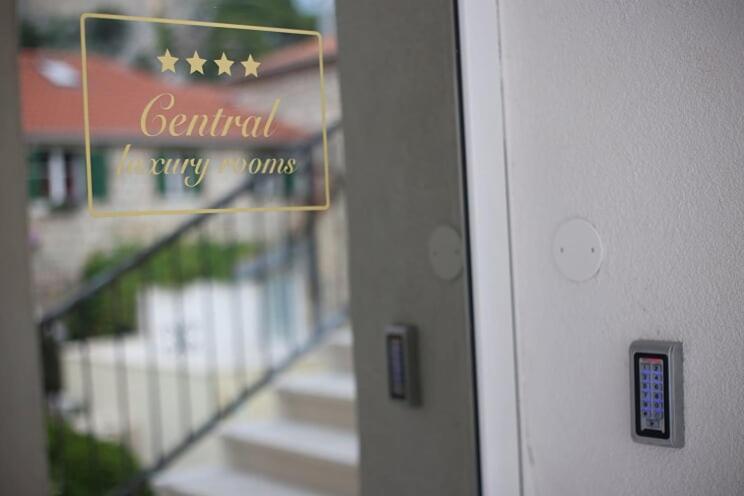 Central Luxury Rooms Omiš Exterior foto
